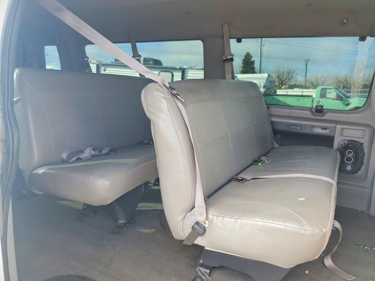 1999 Ford Econoline E350 Super Duty Wagon