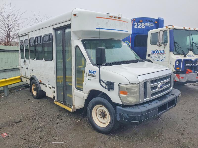2016 Ford Econoline E350 Super Duty Cutaway Van