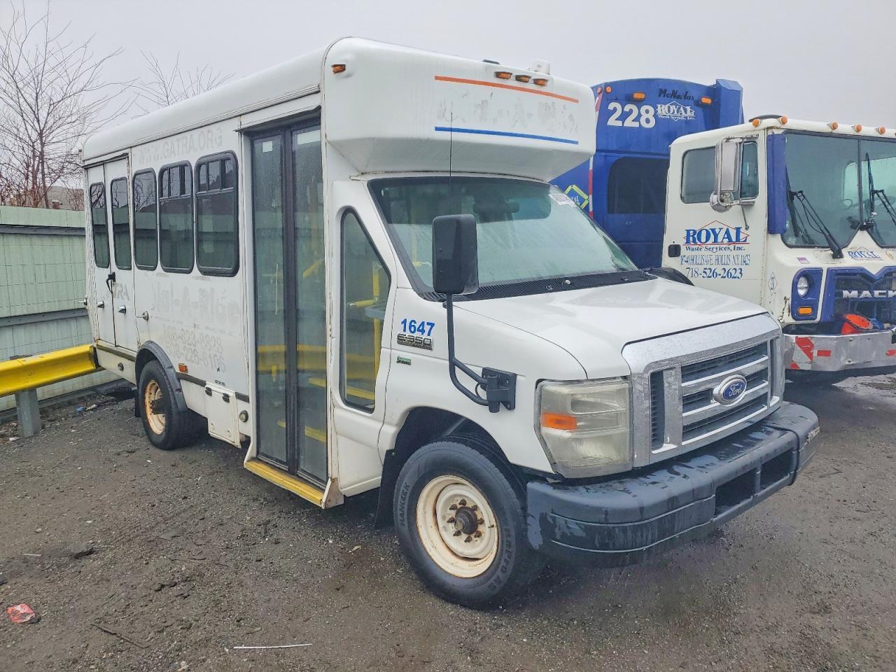 2016 Ford Econoline E350 Super Duty Cutaway Van