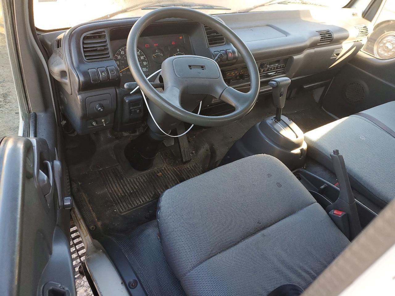 2001 Isuzu NPR HD BOX Truck