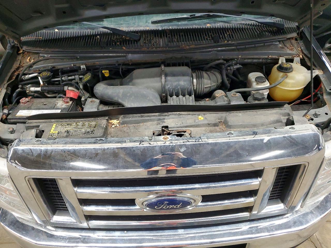 2013 Ford Econoline E350 Super Duty Wagon