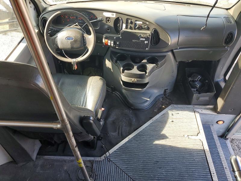 2008 Ford Econoline E450 Super Duty Cutaway Van