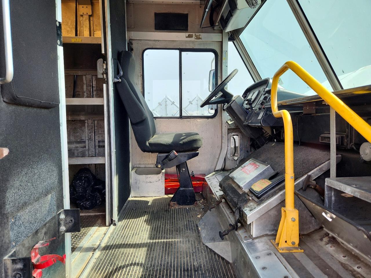 2007 Freightliner MT45G Chassis Delivery Truck