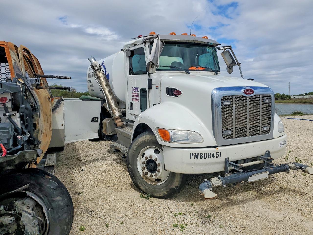 2023 Peterbilt 337