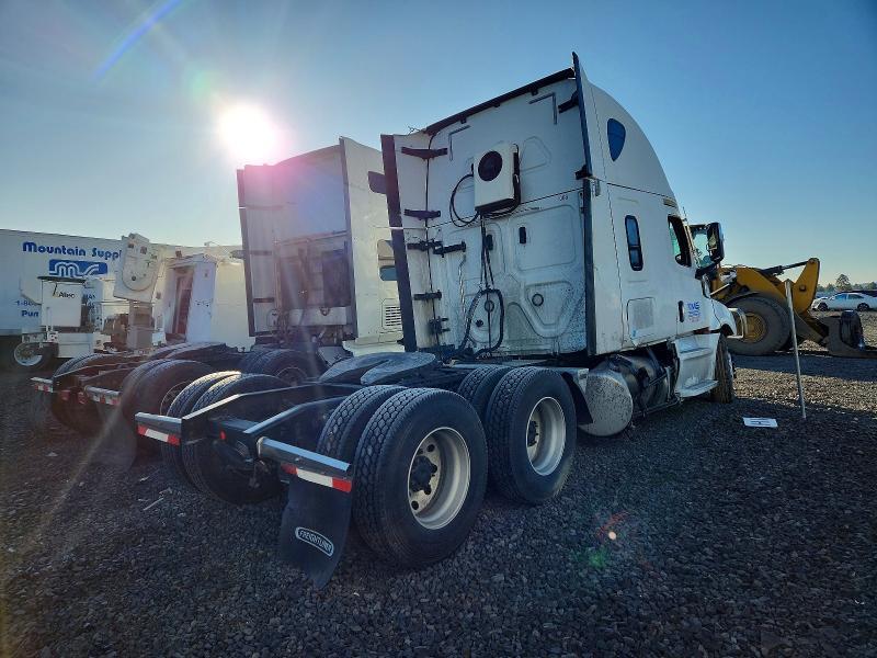 2020 Freigliner 2020 Freightliner Cascadia 126 Semi Truck