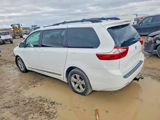 2016 Toyota Sienna le 8-passenger