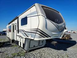 Salvage trucks for sale at Fresno, CA auction: 2022 Montana 2004 Keystone Montana Camper