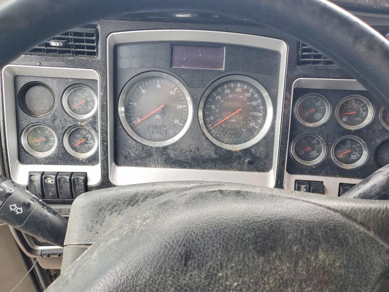 2016 Kenworth T400 Semi Truck