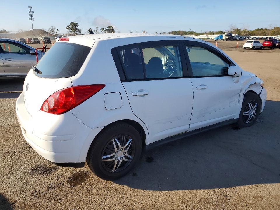 2011 Nissan Versa 1.8 s