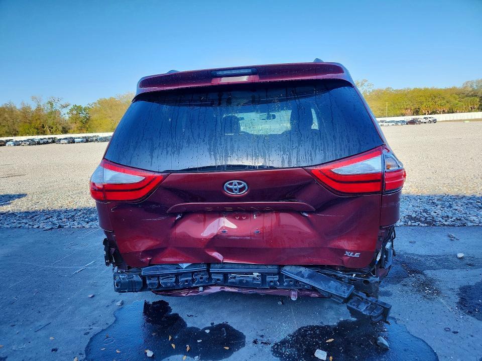 2016 Toyota Sienna xle 8-passenger