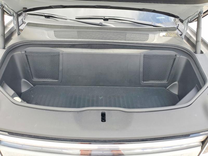 2025 Rivian R1S Adventure