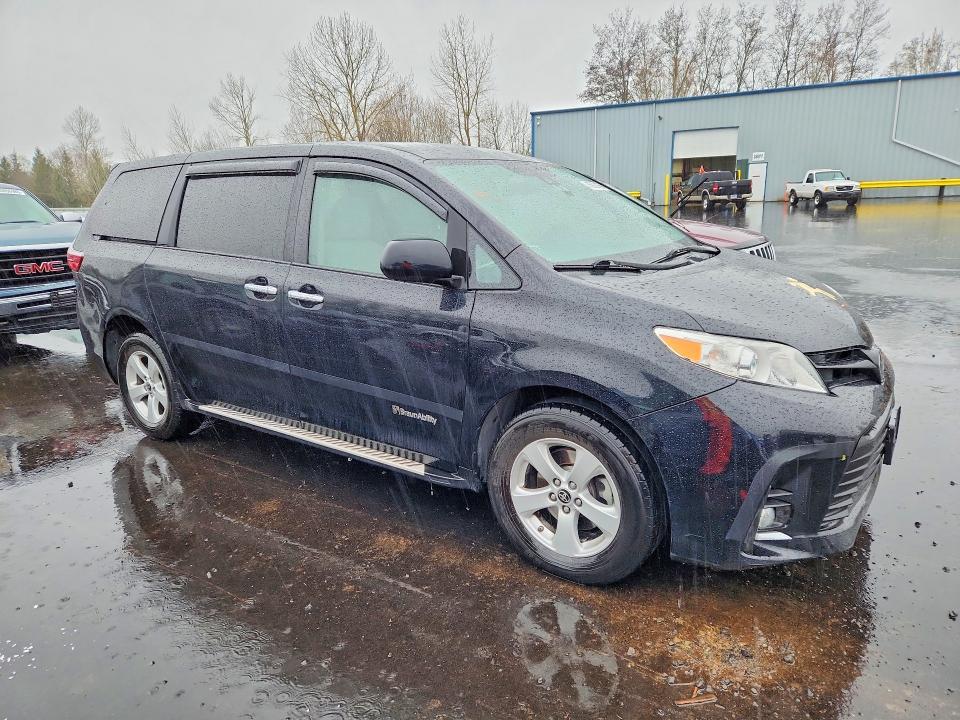 2020 Toyota Sienna l 7-passenger