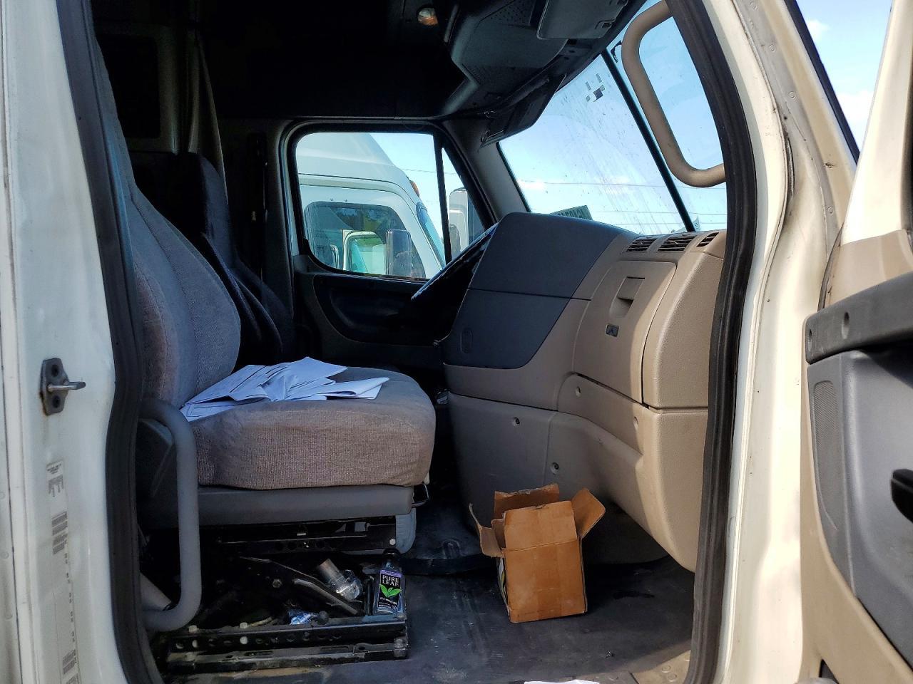 2016 Freigliner 2016 Freightliner Cascadia 125 Semi Truck