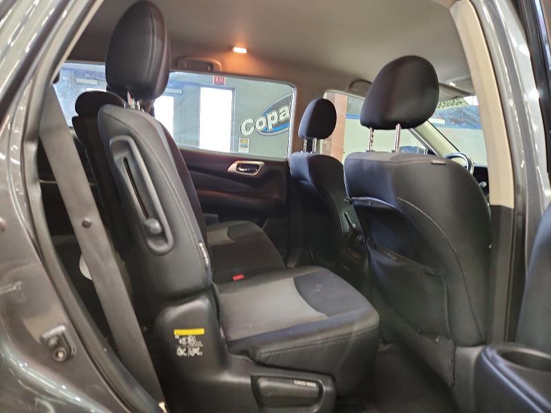 2019 Nissan Pathfinder sv