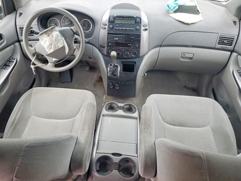 2010 Toyota Sienna ce 7-passenger