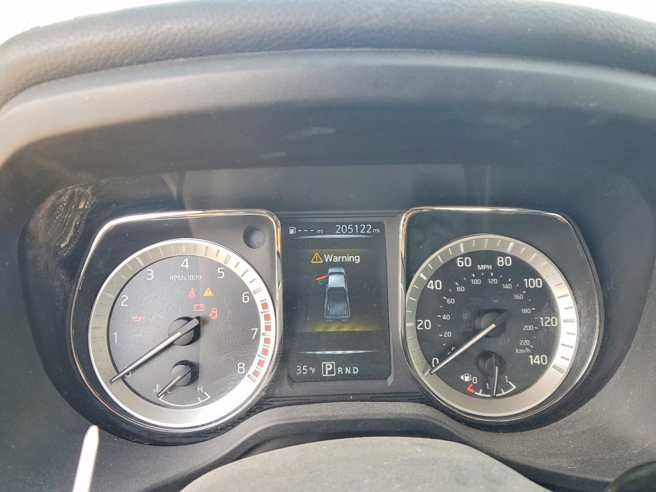 2017 Nissan Titan SV