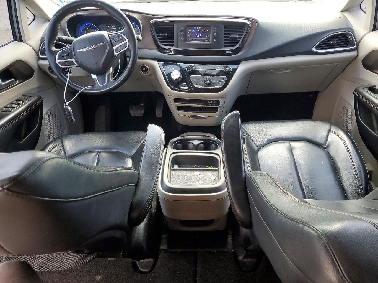 2017 Chrysler Pacifica Touring l