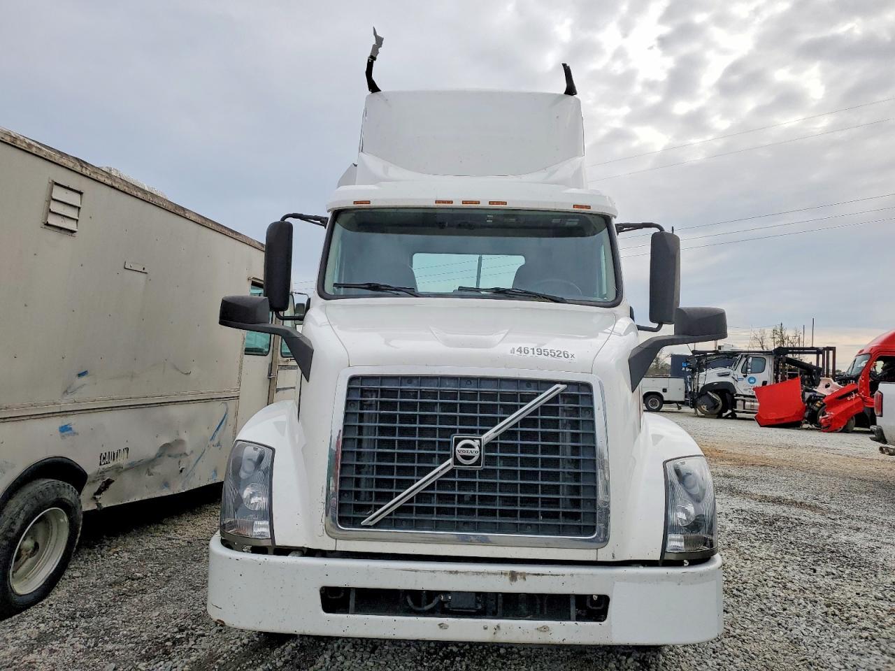 2015 Volvo VNL Semi Truck