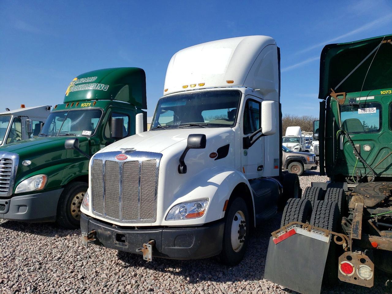 2017 Peterbilt 579 Semi Truck