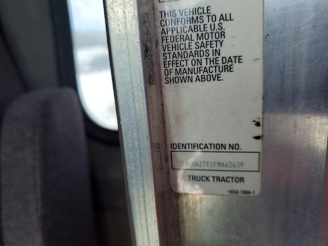 2015 Kenworth T330 Semi Truck