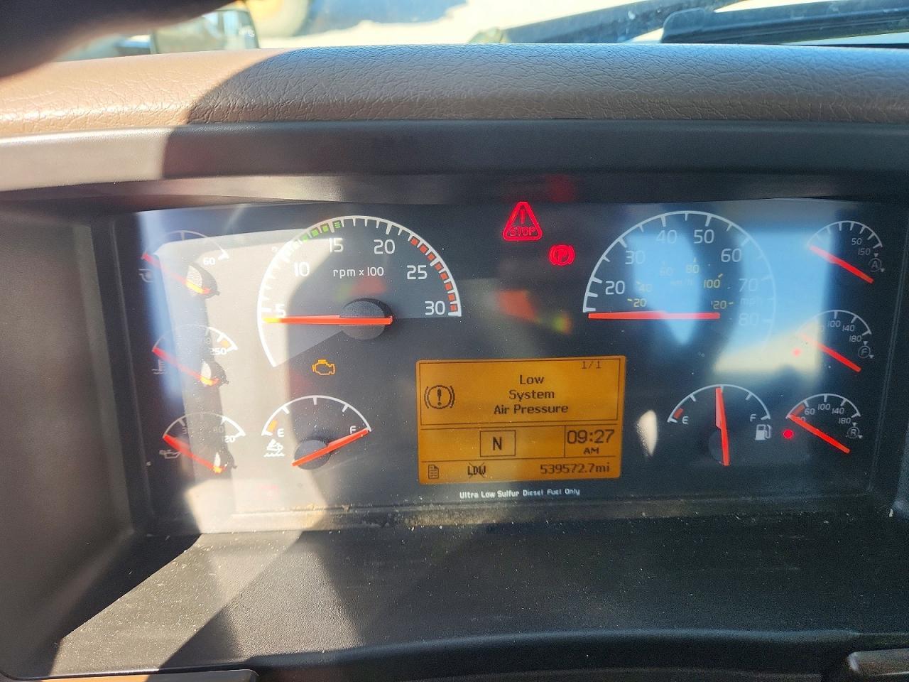 2018 Volvo VNL Semi Truck