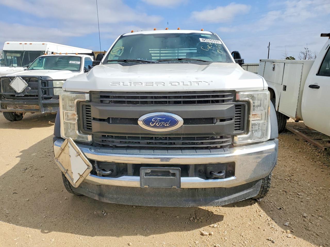 2017 Ford F450 Super Duty Flatbed Truck