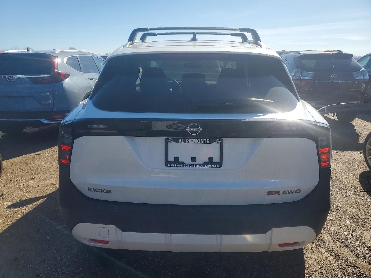 2026 Nissan Kicks sr