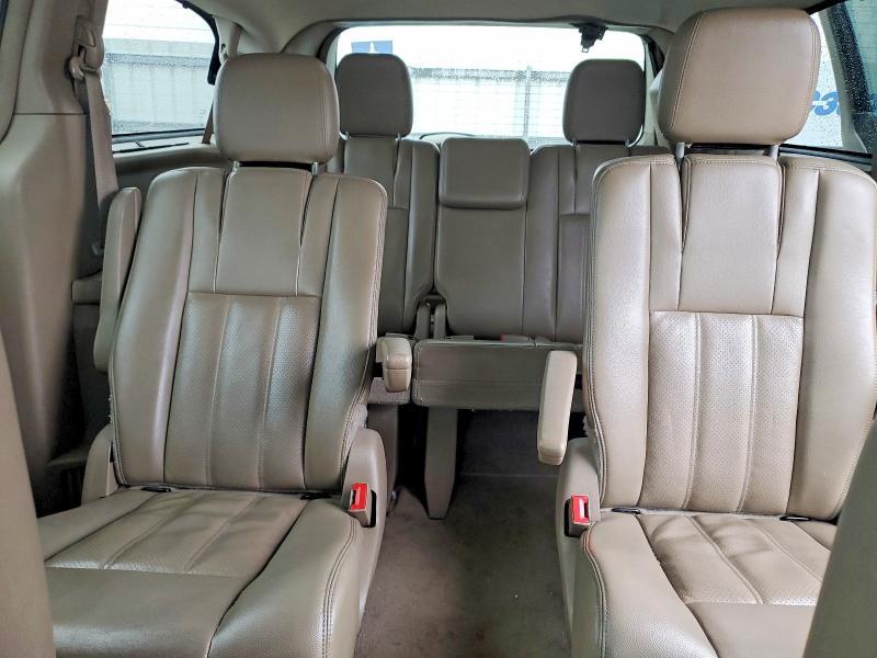 2013 Chrysler Town & Country Touring l