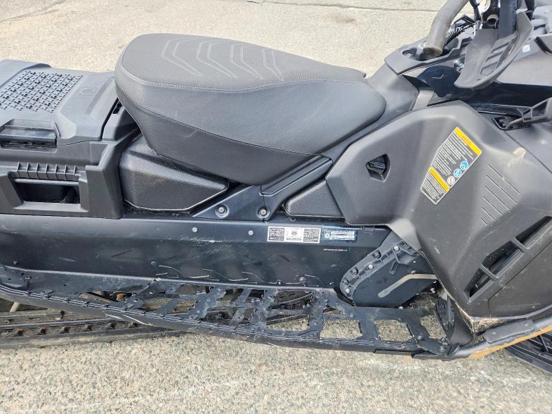 2025 Skidoo Snowmobile