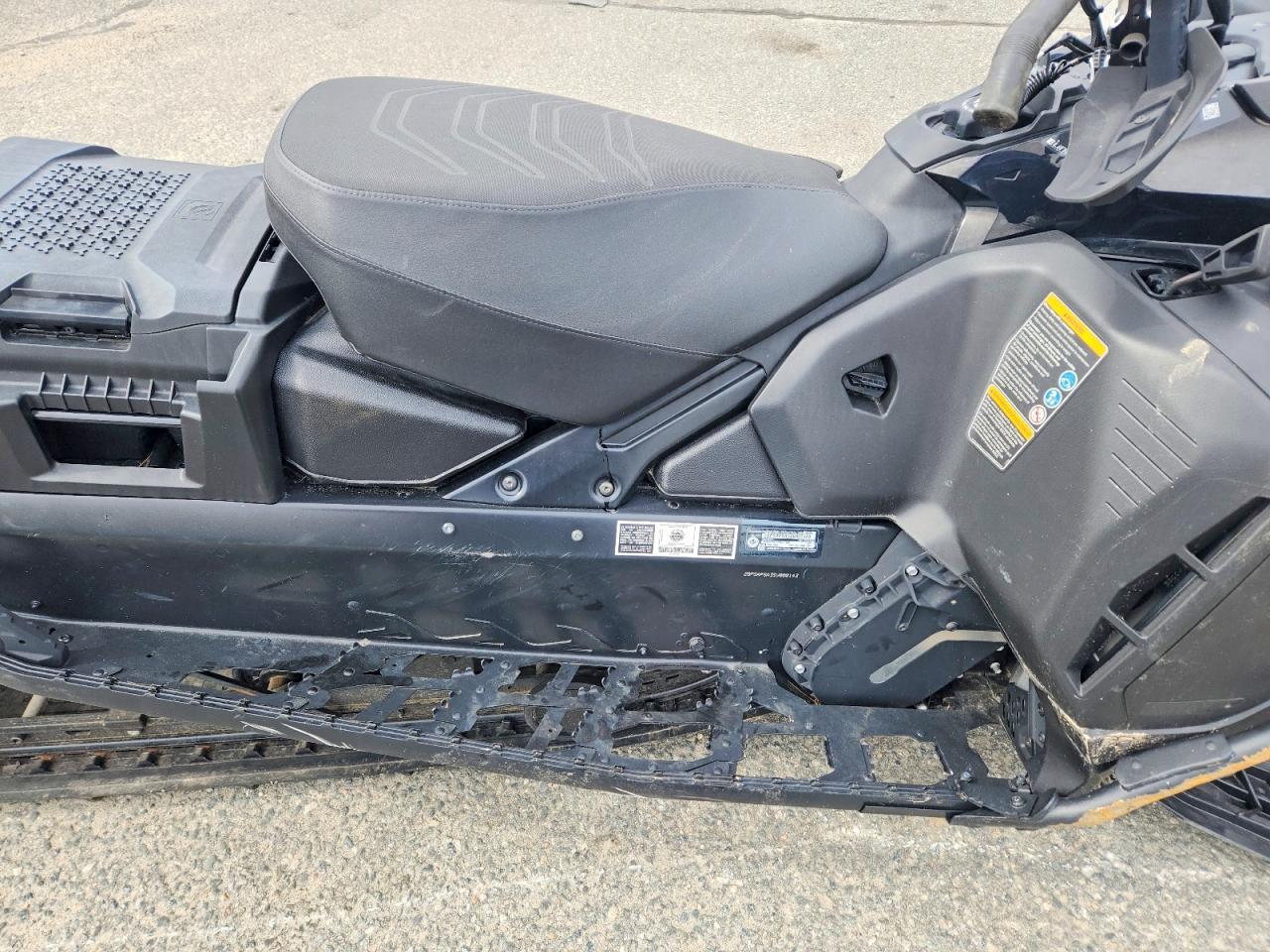 2025 Skidoo Snowmobile