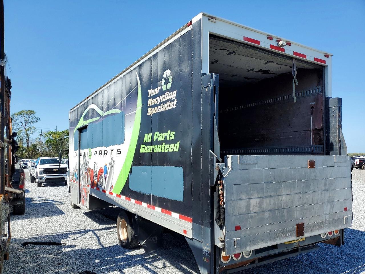 2015 Isuzu NRR Delivery Truck