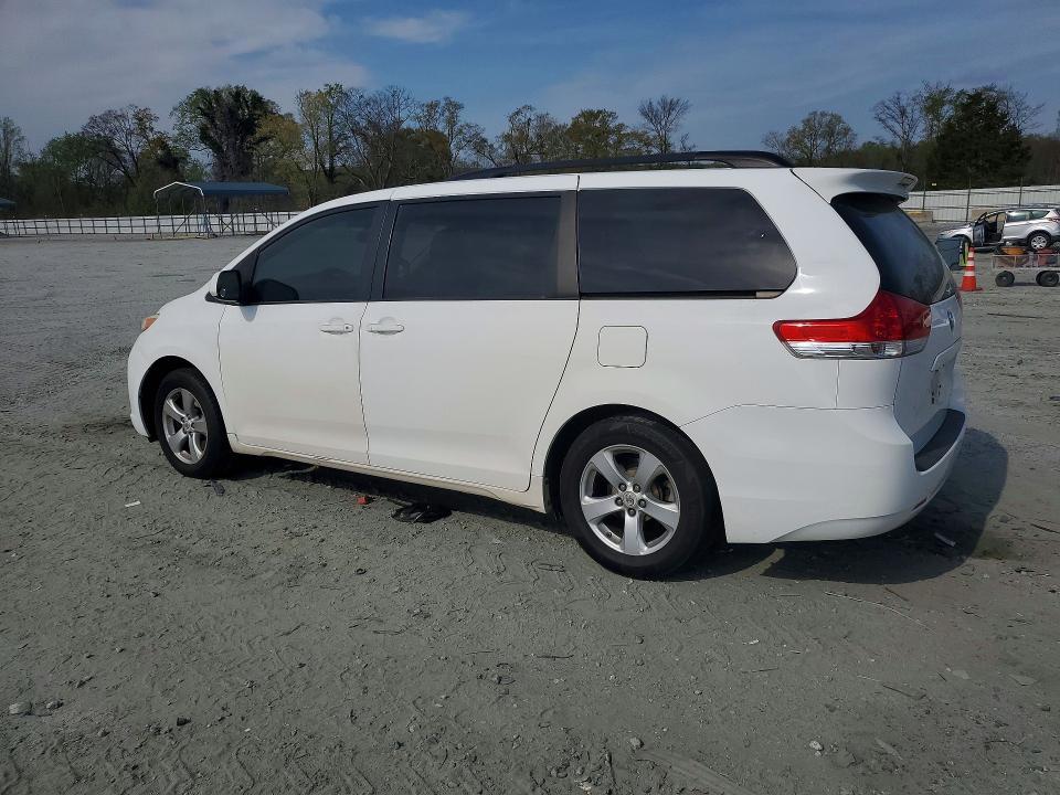 2011 Toyota Sienna le 8-passenger