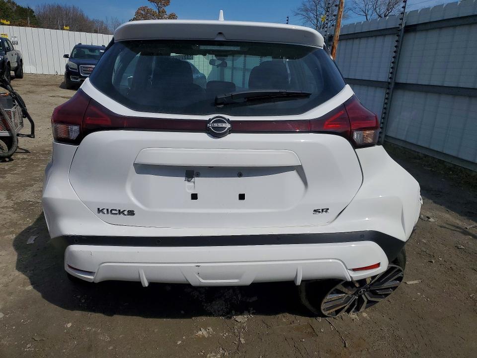 2024 Nissan Kicks sr