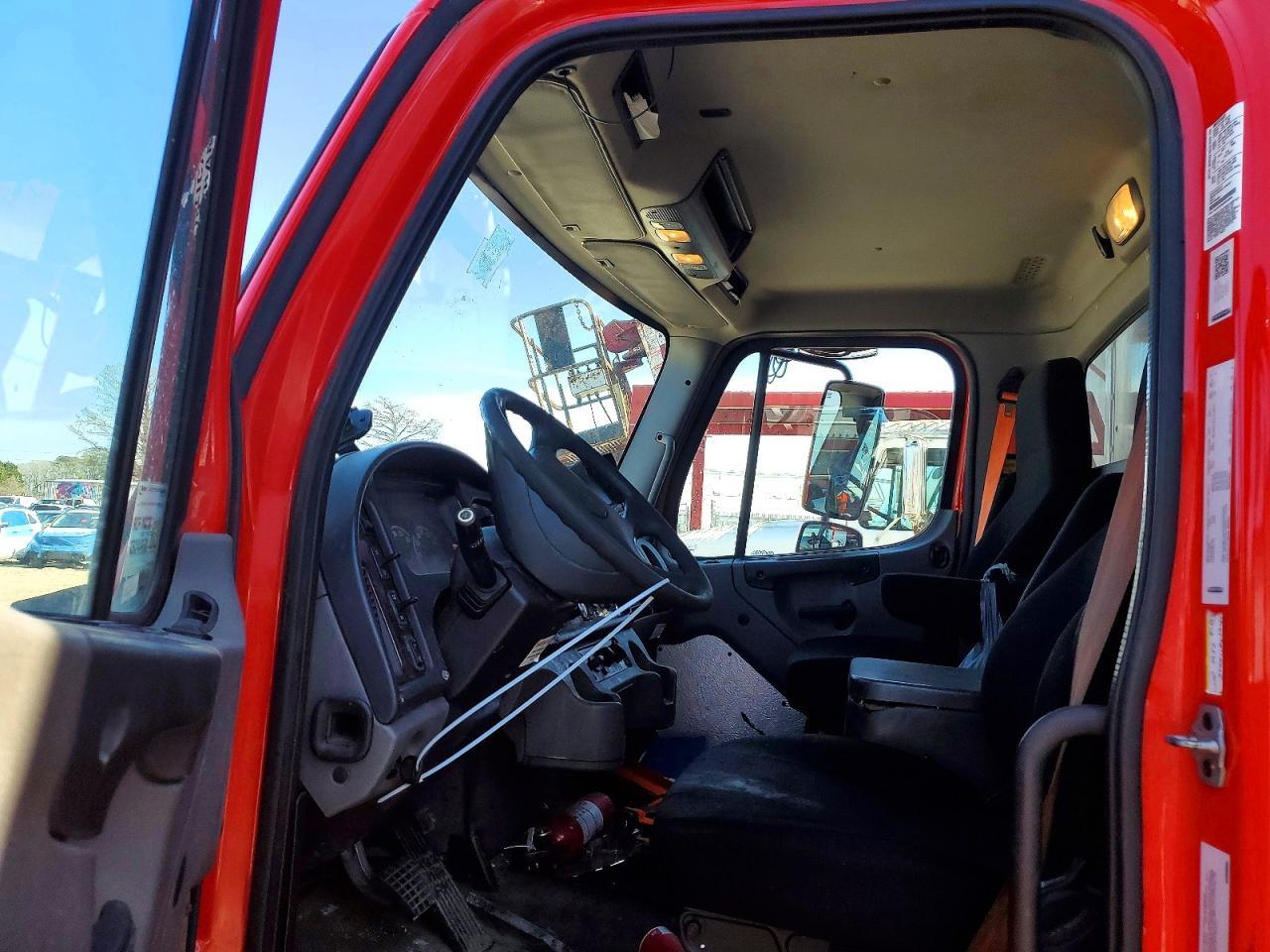 2019 Freigliner 2019 Freightliner Business Class M2 BOX Truck