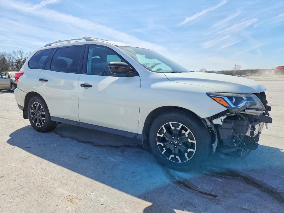 2019 Nissan Pathfinder sv