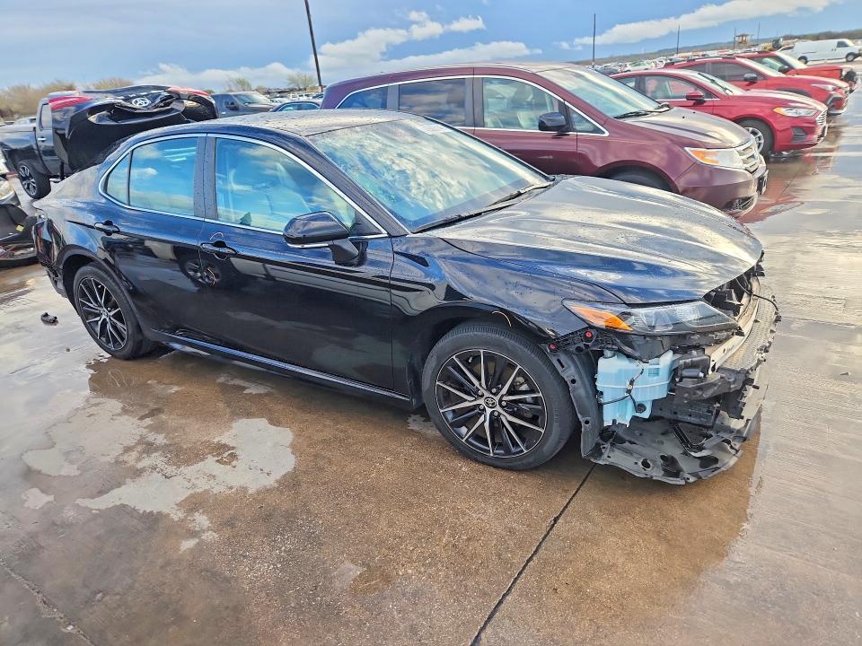 2022 Toyota Camry se