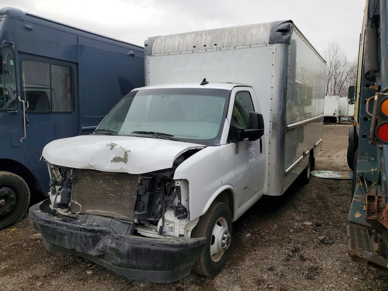 2022 GMC Savana BOX Truck