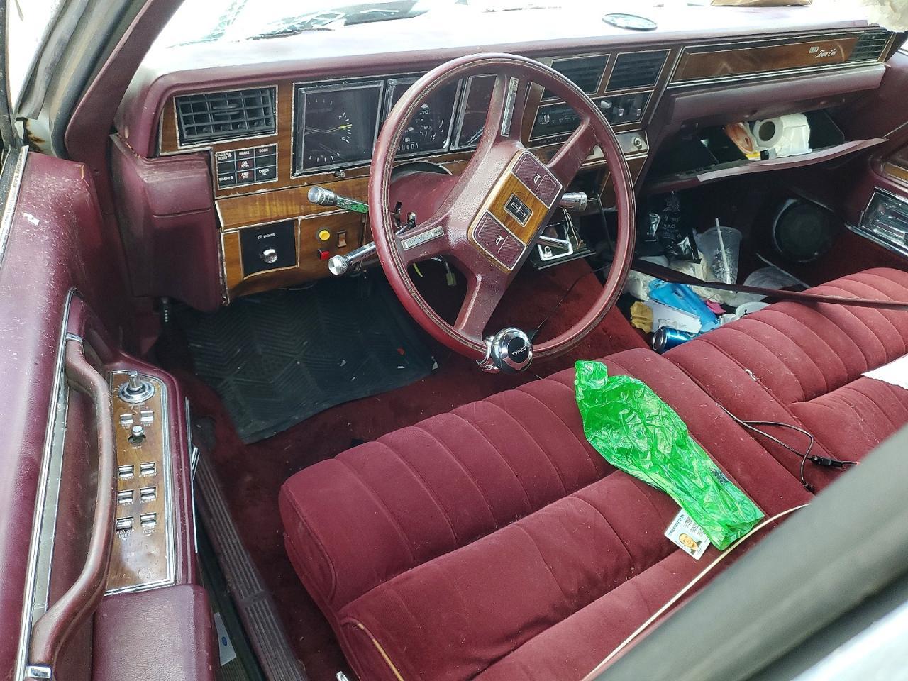 1989 Lincoln Townhouse Town car