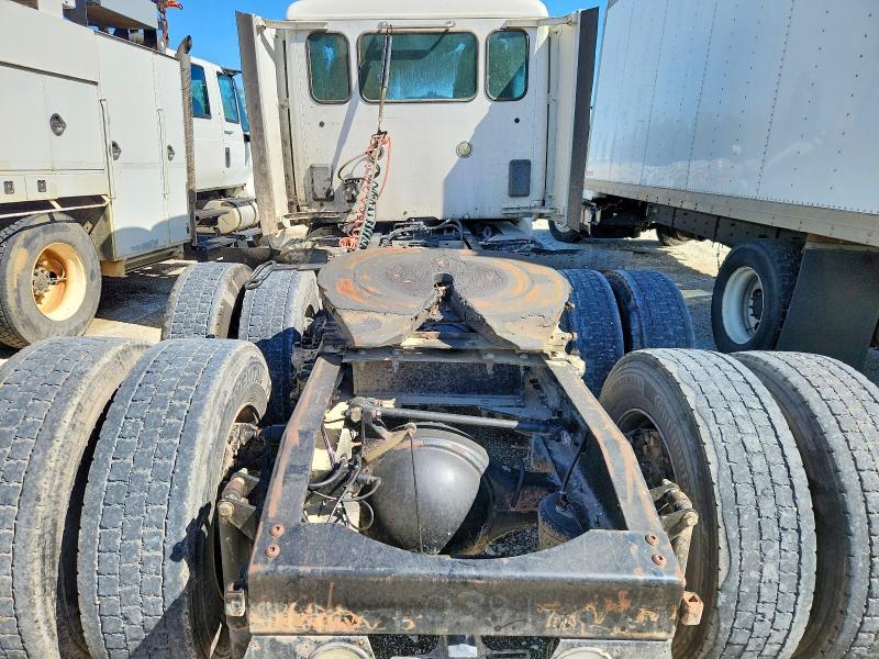 2017 Peterbilt 520 Semi Truck