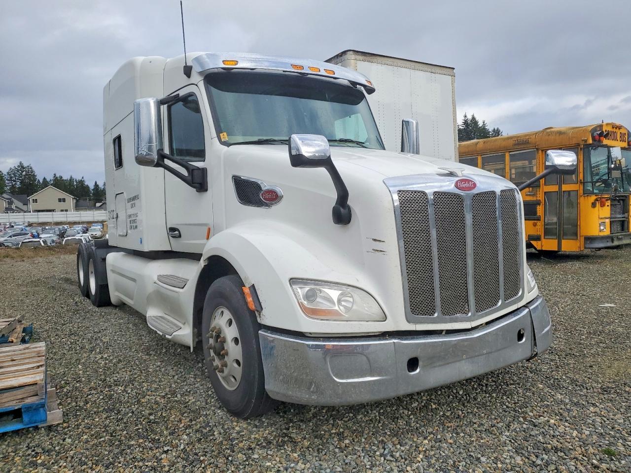 2017 Peterbilt 579 Semi Truck