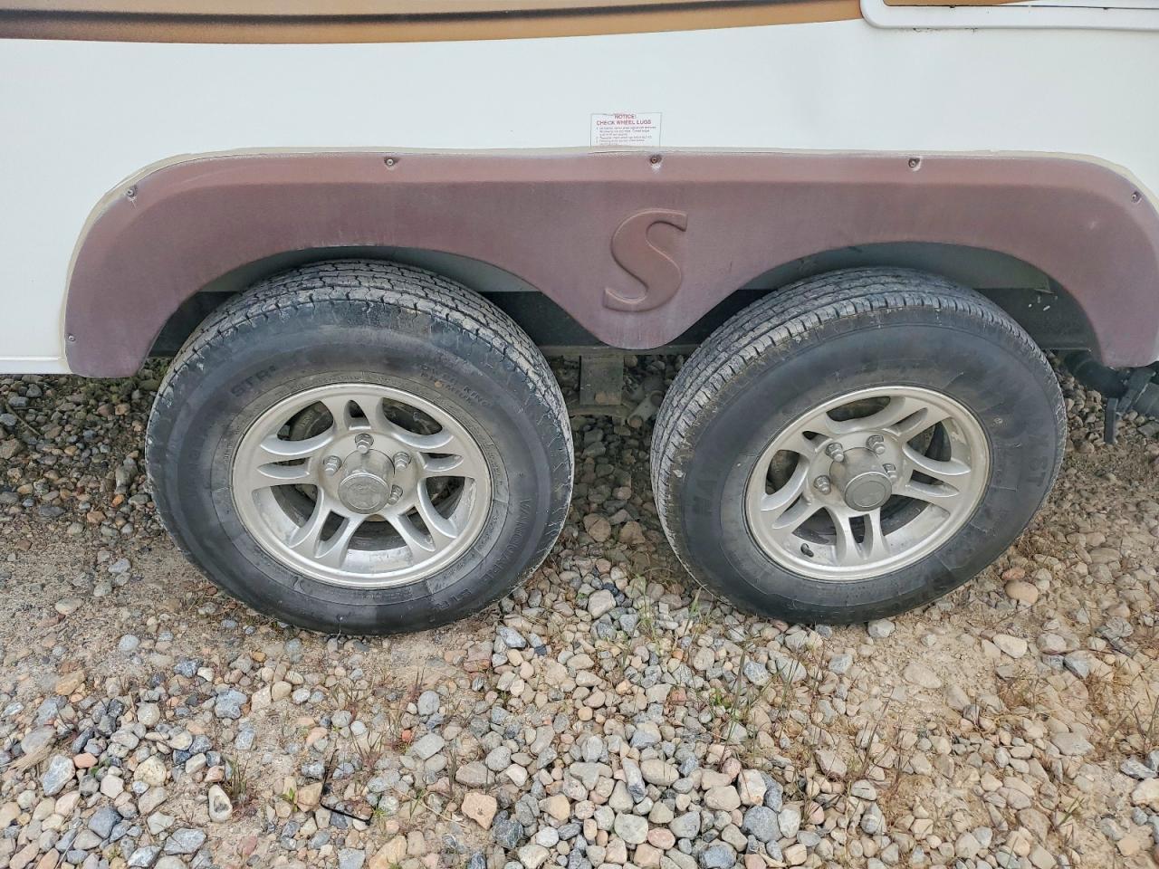 2010 Foresriver Surveryor