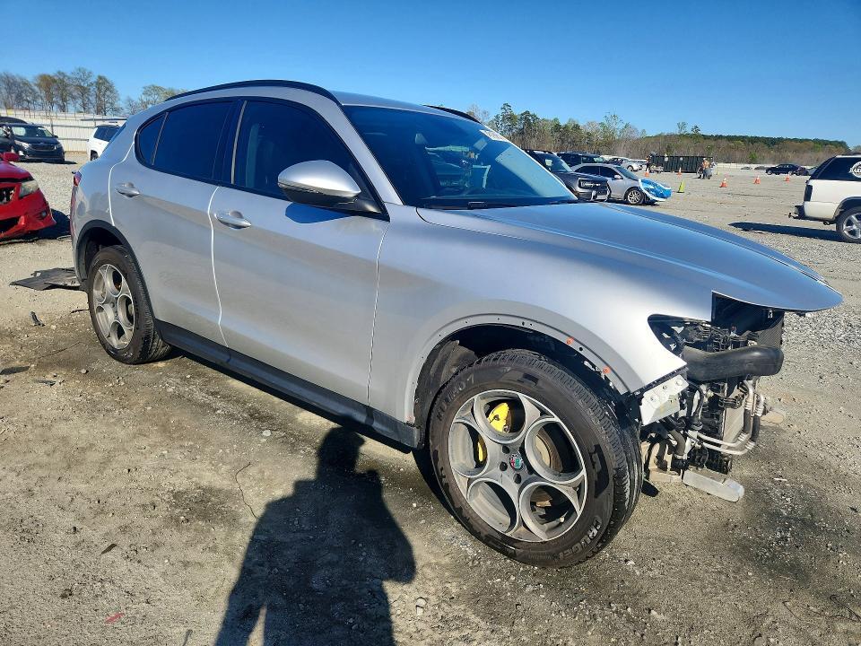 2018 Alfa Romeo Stelvio Sport