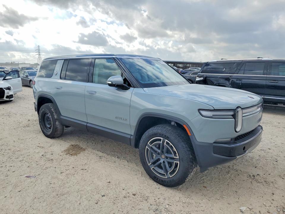 2025 Rivian R1S Adventure