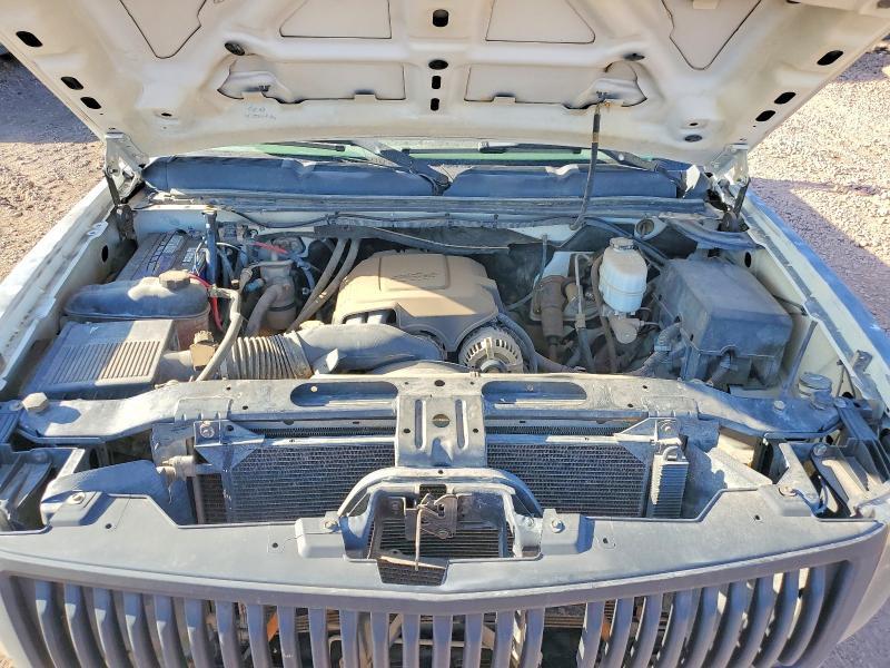 2009 Chevrolet Silverado Flatbed Truck