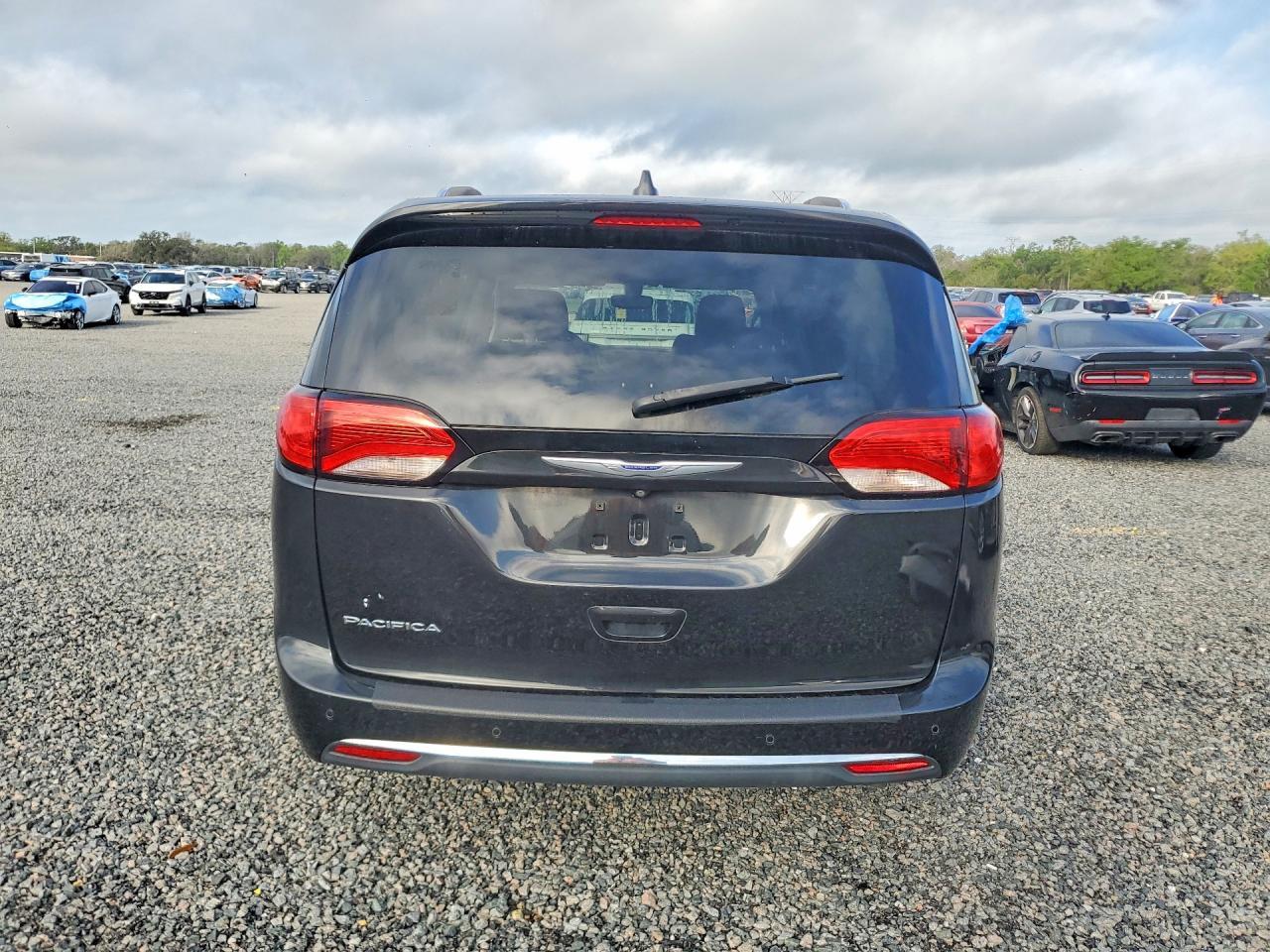 2020 Chrysler Pacifica Touring l