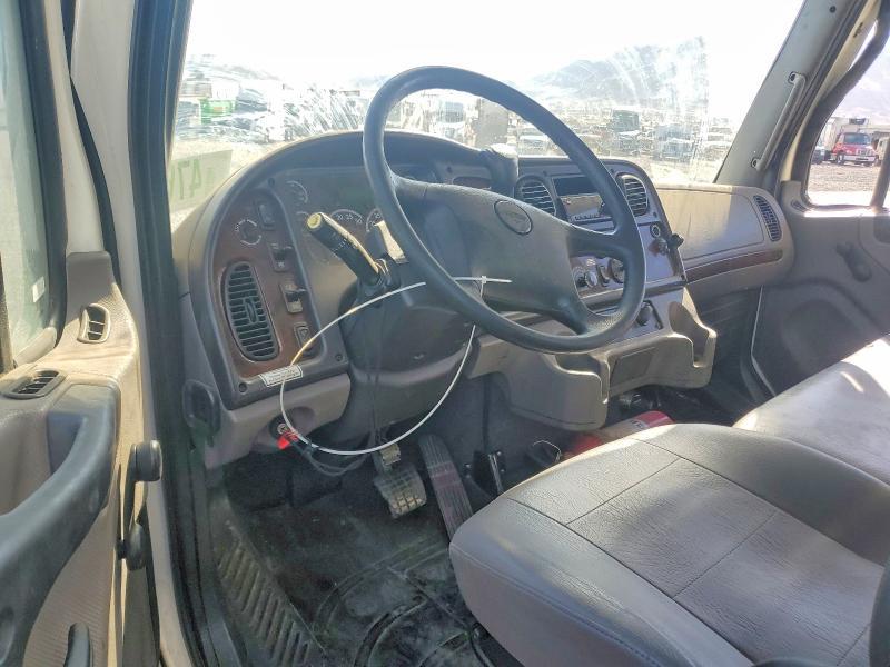2020 Freigliner 2020 Freightliner Business Class M2 BOX Truck