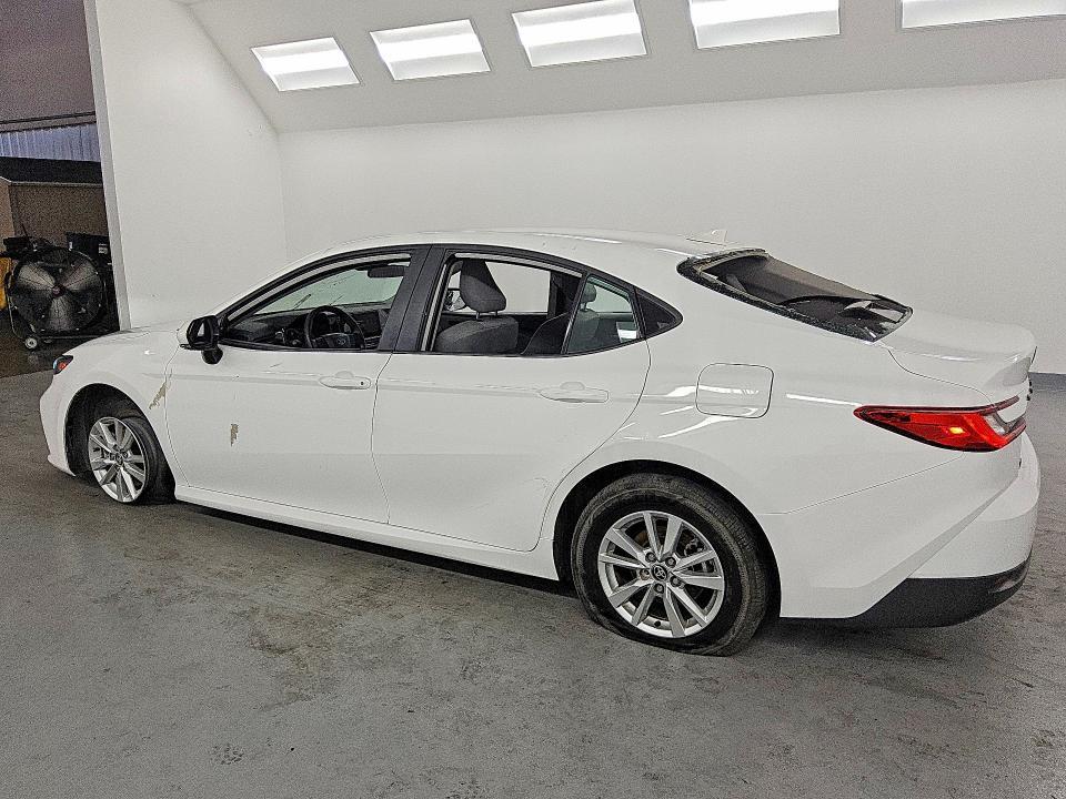 2025 Toyota Camry le