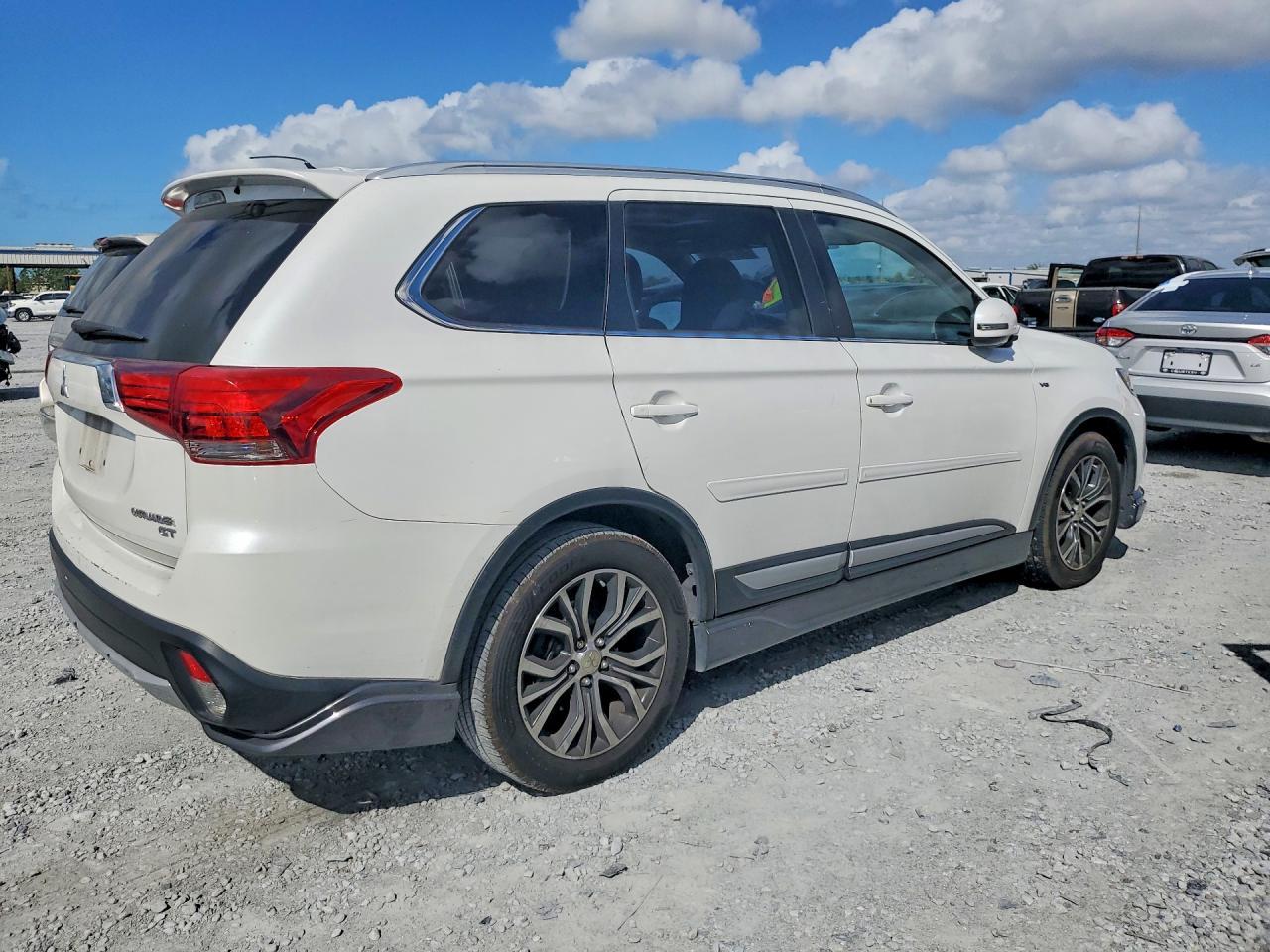 2016 Mitsubishi Outlander gt