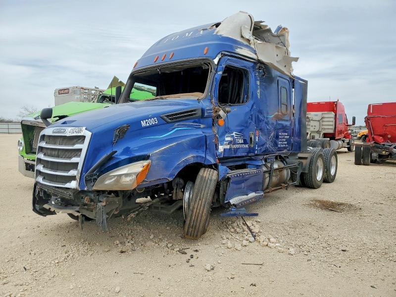 2020 Freigliner 2020 Freightliner Cascadia 126 Semi Truck
