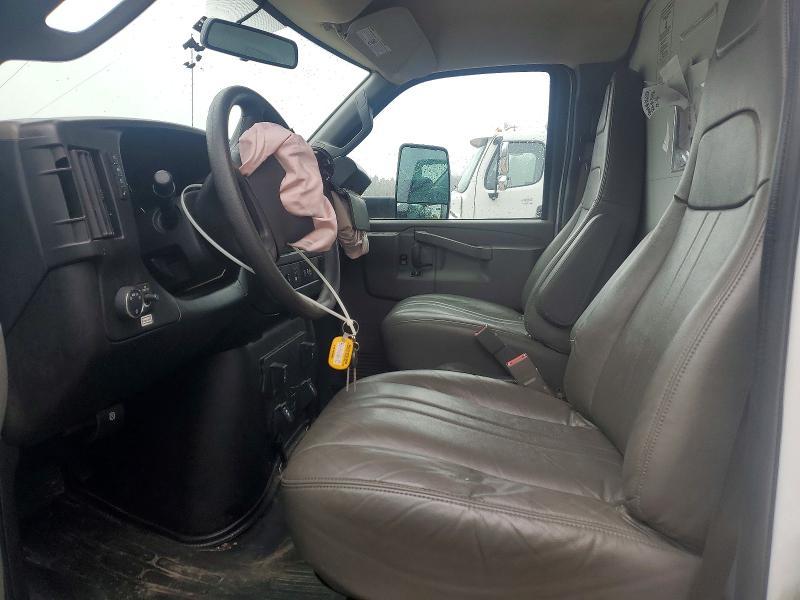 2023 Chevrolet Express G3500 BOX Truck
